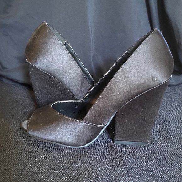 Shoes - Picture 10 of 10